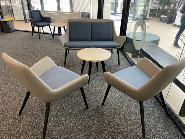 Aquila_Armchair_side_chairs